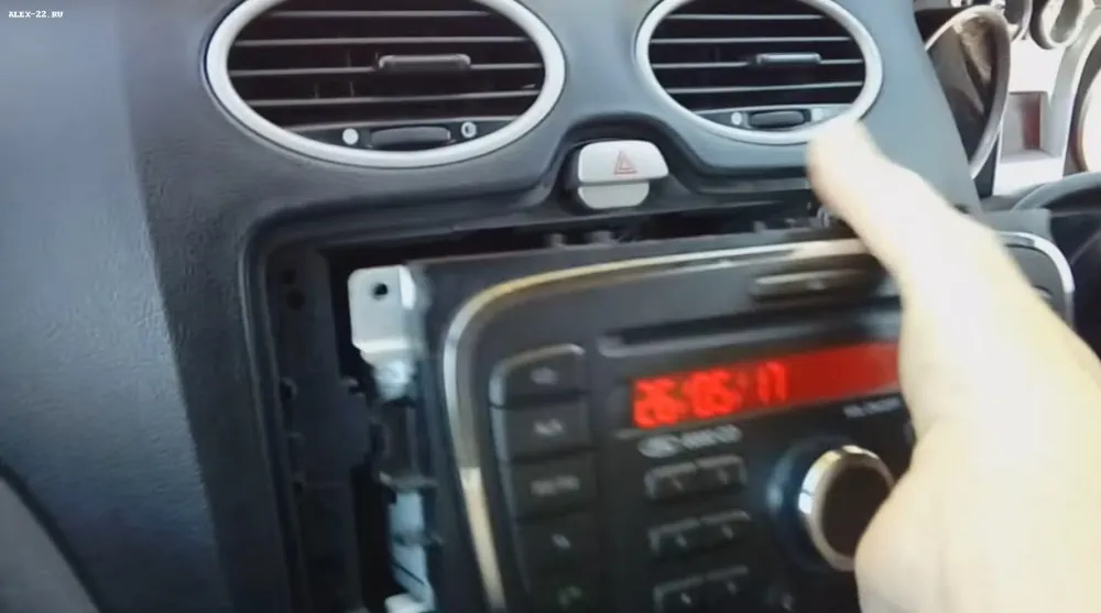 Форд Фокус 2 снятие магнитолы радио музыки